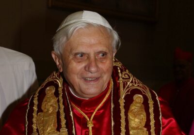 CITTA' DEL VATICANO,19-04-2005 ELEZIONE DEL NUOVO PAPA IL CARD. JOSEPH RATZINGER VIENE ELETTO CON IL NOME DI PAPA BENEDETTO XVI IL PRIMO SALUTO AI FEDELI