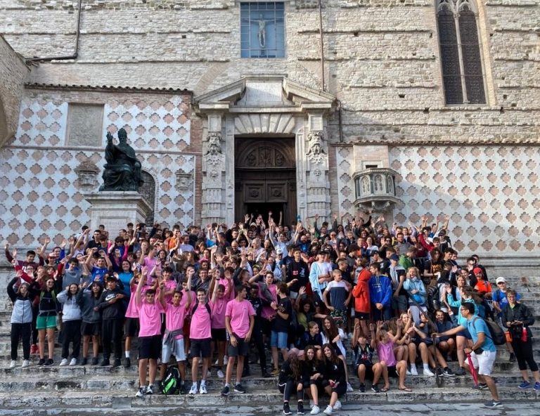 Foto di gruppo sulla scalinata della cattedrale