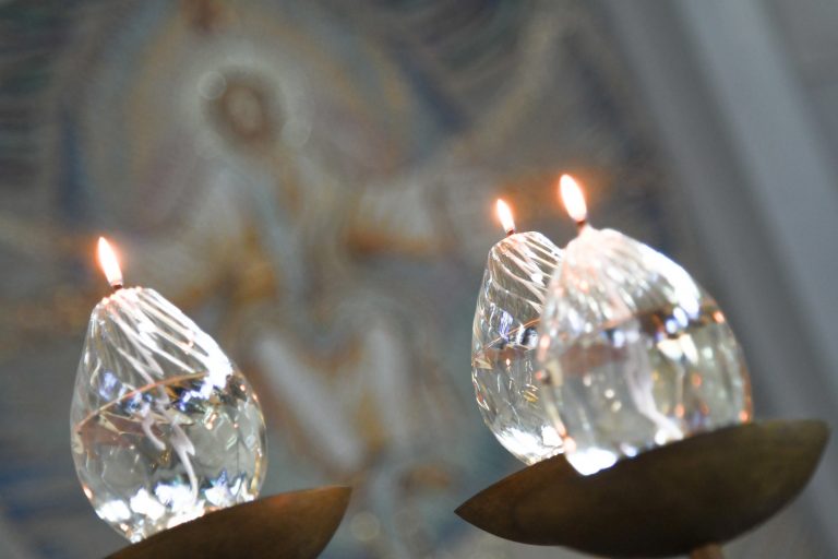 Roma, 8 giugno 2020: adorazione eucaristica chiesa Gesù Maestro in via Portuense, 739 suore paoline - foto SIR/Marco Calvarese