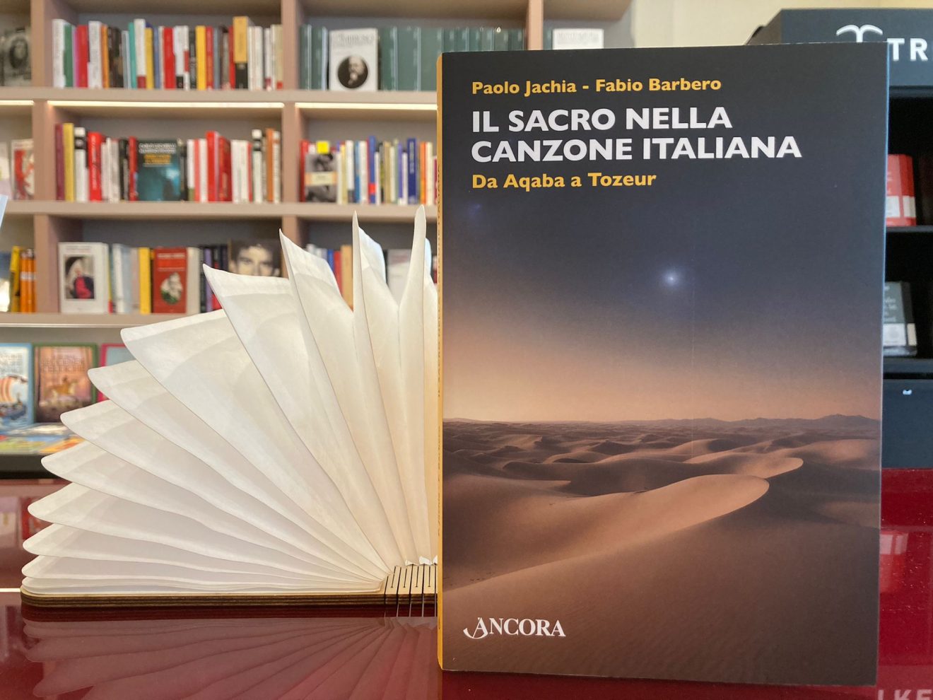＂Il sacro nella canzone italiana＂ di Paolo Jachia e Fabio Barbero