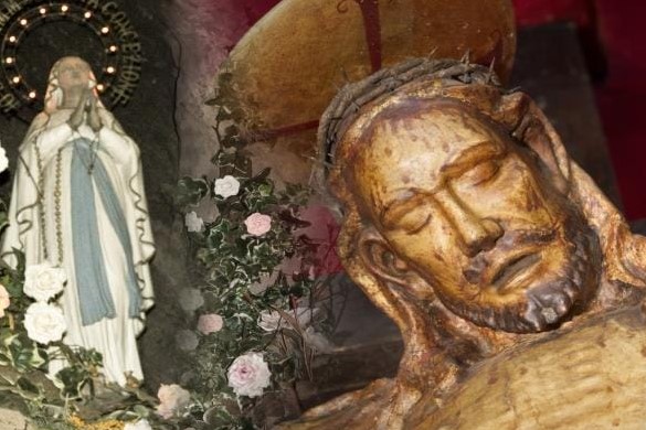 Ai piedi della Croce