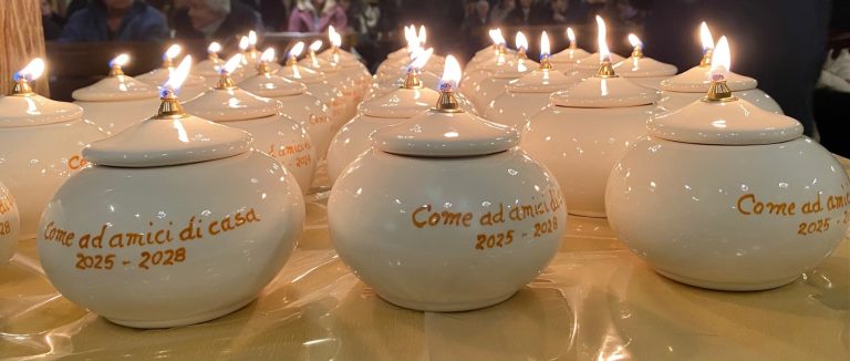 Celebrazione in cattedrale di inizio Visita pastorale, consegna della lampada ad olio alle 32 unità pastorali f10