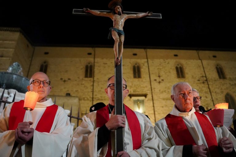 Venerdì Santo 2026, Via Crucis a Perugia centro f01