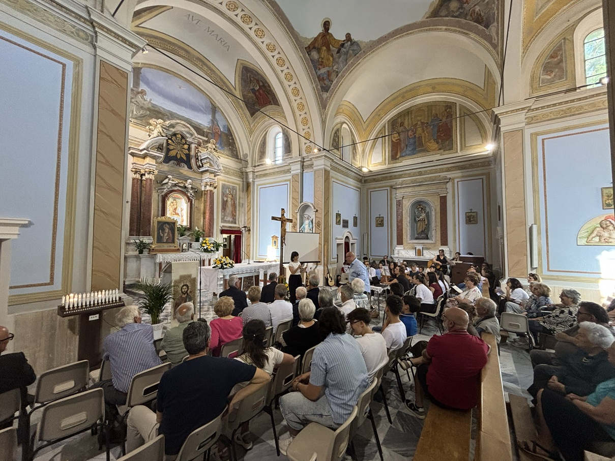 Macchie, Chiesa di persone