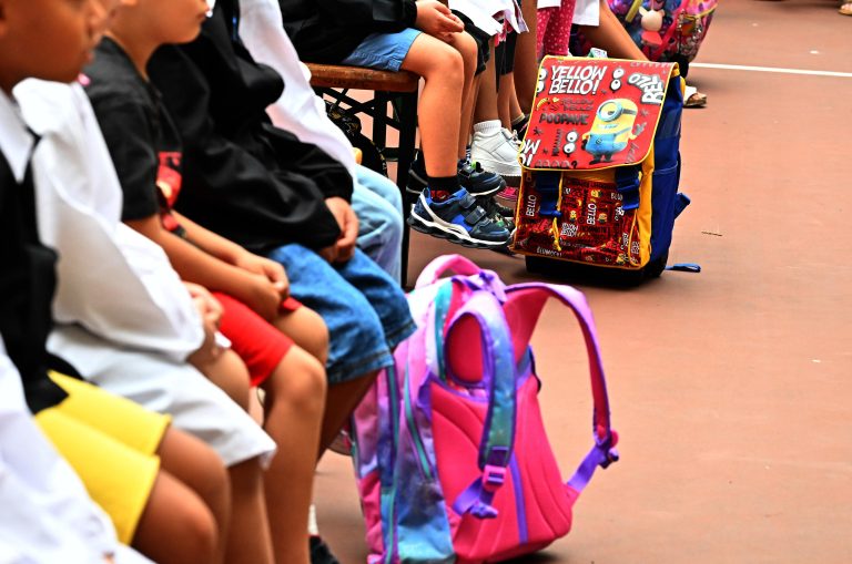 Scuola, apprendistato di virtù Primo giorno di Scuola per i bambini e ragazzi della Liguria, Genitori e figli presso l'istituto Don Bosco nel quartiere di Sampierdarena. Genova, 14 settembre 2023.
ANSA/LUCA ZENNARO
(scuola, bambini, ragazzi, gentori, bambini immigrati)